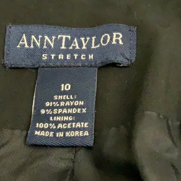 ANN Taylor short black jacket with front pockets and buttons. Size 10 - Picture 5 of 5